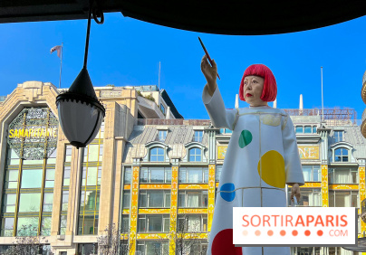 La gigantesque Yayoi Kusama devant le siège de Louis Vuitton, face à la Samaritaine