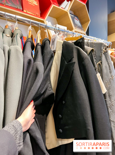 Insolite : la Comédie Française organise une vente hebdomadaire de ses anciens costumes à Paris