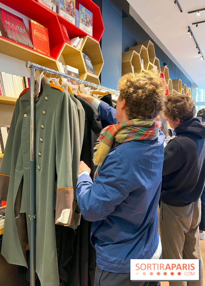 Insolite : la Comédie Française organise une vente hebdomadaire de ses anciens costumes à Paris