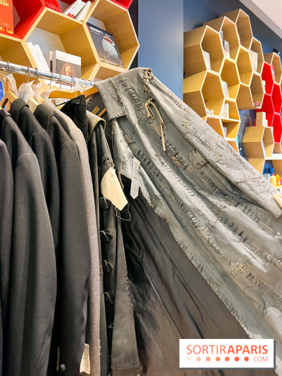 Insolite : la Comédie Française organise une vente hebdomadaire de ses anciens costumes à Paris