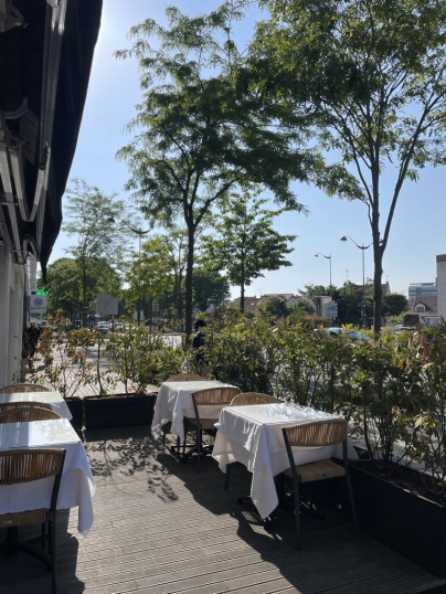 Diwali Paris : un restaurant fusion Inde-Antilles avec une terrasse estivale à La Défense