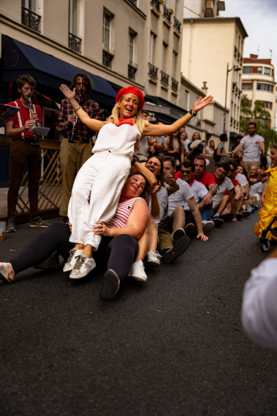 Deux et P'tit Deux organisent une nouvelle feria du Sud-Ouest endiablée en pleine rue à Paris