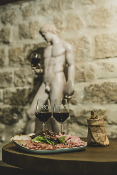 STÉRÉO, bar à vin vivant à deux pas de Pigalle