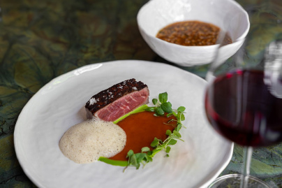 ONYX, nouveau restaurant Gastronomique au mur d'Onyx de 4 mètres de hauteur