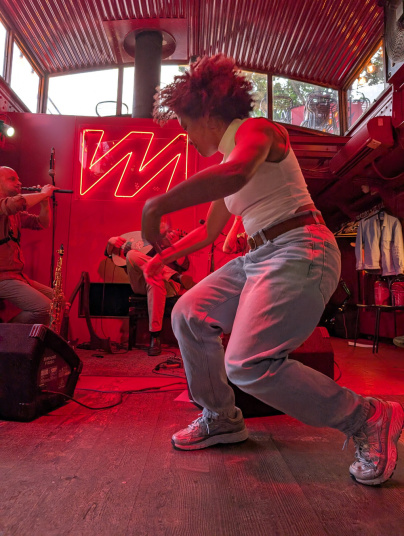 Le Marcounet, la péniche festive avec DJ sets, concerts live, guinguette et brunch sur les quais 