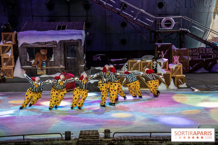 Noël Parc Astérix 2022, les animations - spectacle noel - patinage - Qui veut la peau du Père Noël ?