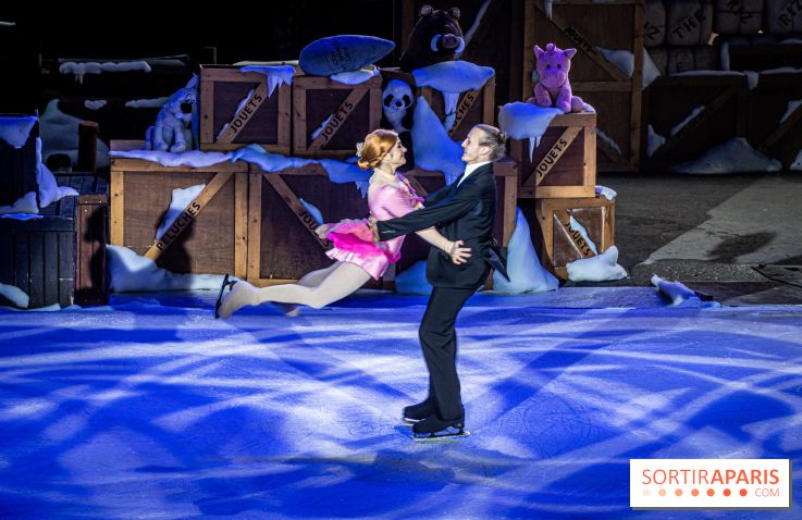 Noël Parc Astérix 2022, les animations - spectacle noel - patinage - Qui veut la peau du Père Noël ?