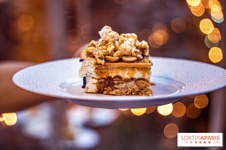 La Bûche de Noël 2022 de l'Hôtel Fouquet's paris par Anthony Coquereau - part de bûche