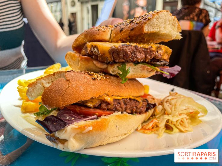 Tata Burger, le restaurant aux burgers en forme de zizi dans le Marais - 76D361AE C333 4A5D 985F 1395D2BBB3F1
