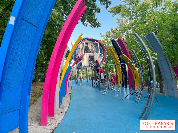 Le Jardin du Dragon, l'aire de jeux colorée au parc de la Villette