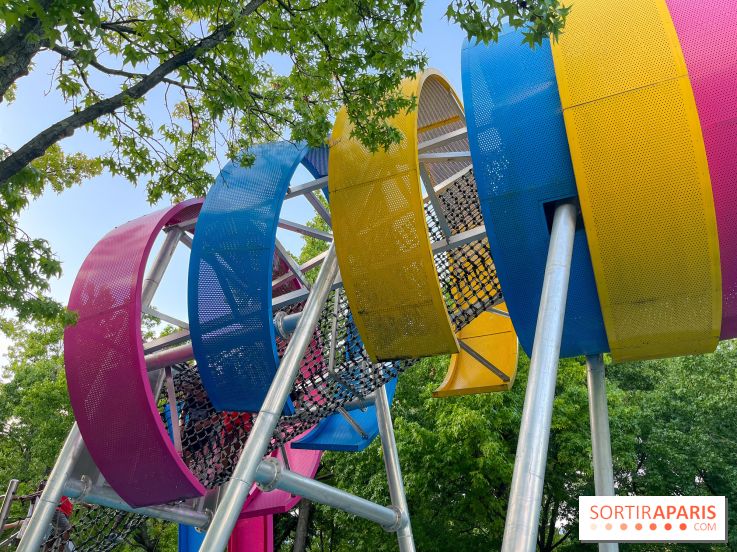 Le Jardin du Dragon, l'aire de jeux colorée au parc de la Villette