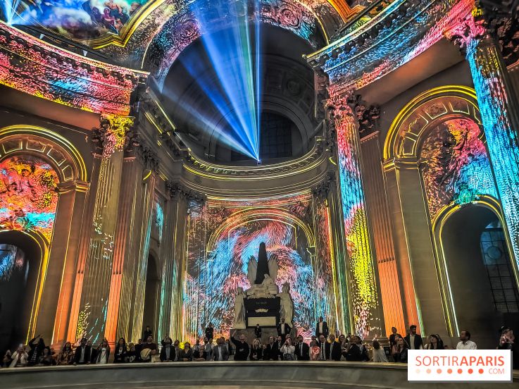 Aura, un spectacle son et lumières qui illumine le Dôme des Invalides - photos et vidéo