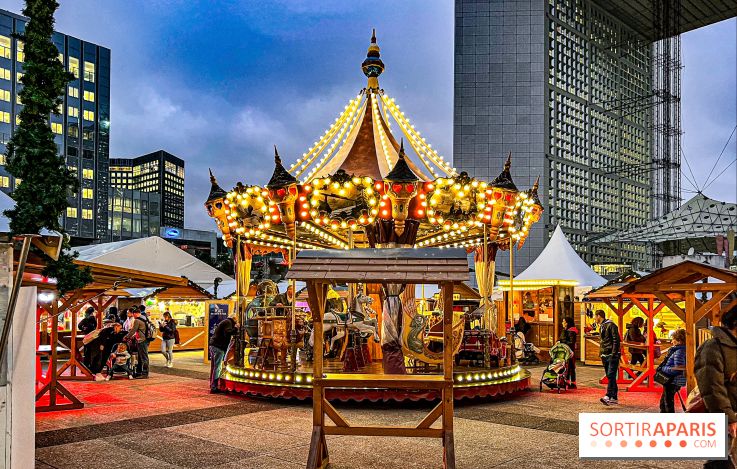 Le Marché de Noël 2023 de La Défense - Père Noël, spots photo illuminés, créateurs et stands gourmands - enfants - carrousel