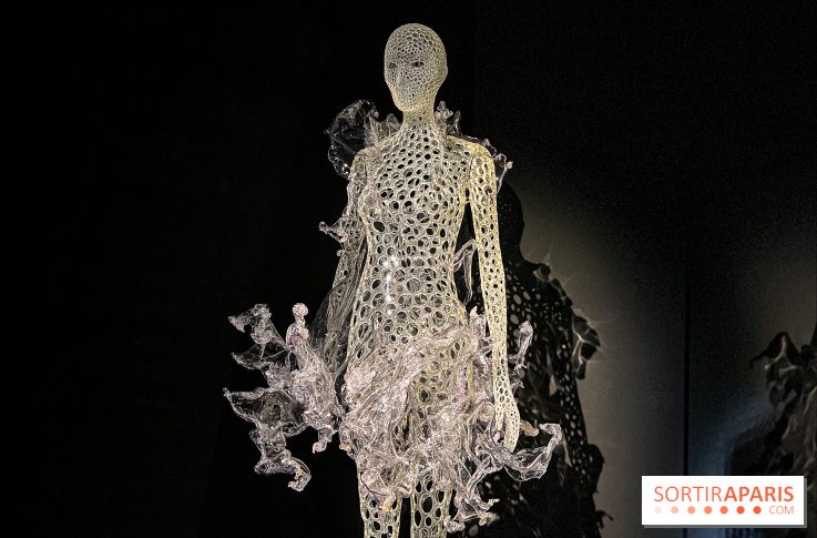 L’exposition retrospective de la créatrice de mode Iris Van Herpen au Musée des Arts Décoratifs