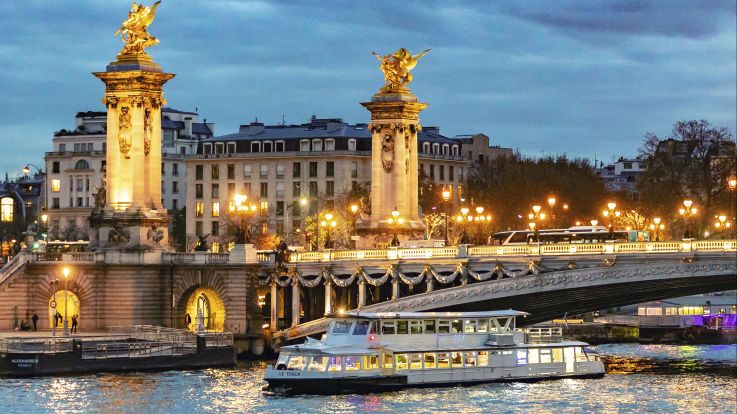 Offrir un dîner croisière à Paris
