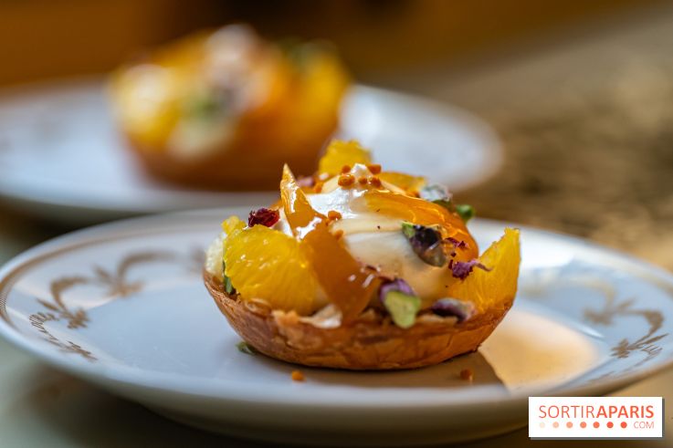 Le tea time du Bar à desserts de Ladurée Champs-Elysées -  A7C2301