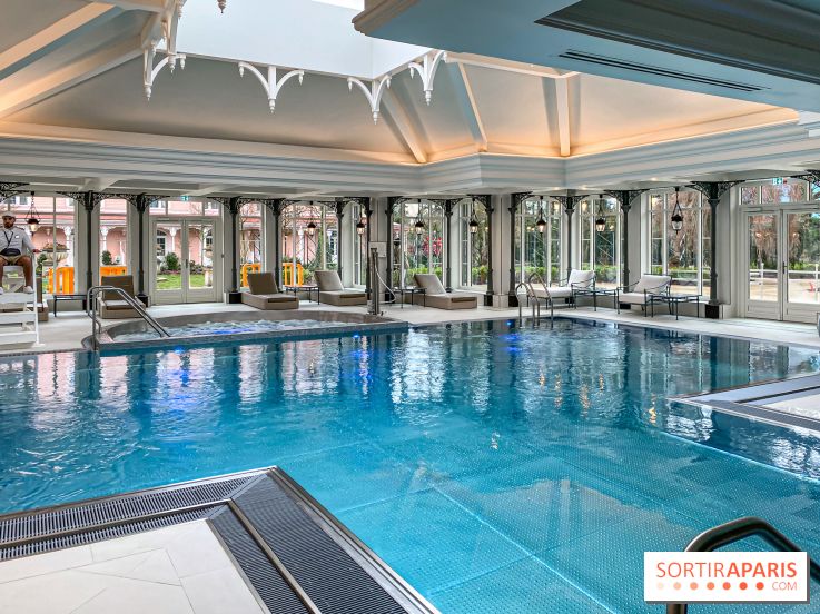 Disneyland Hotel à Disneyland Paris piscine