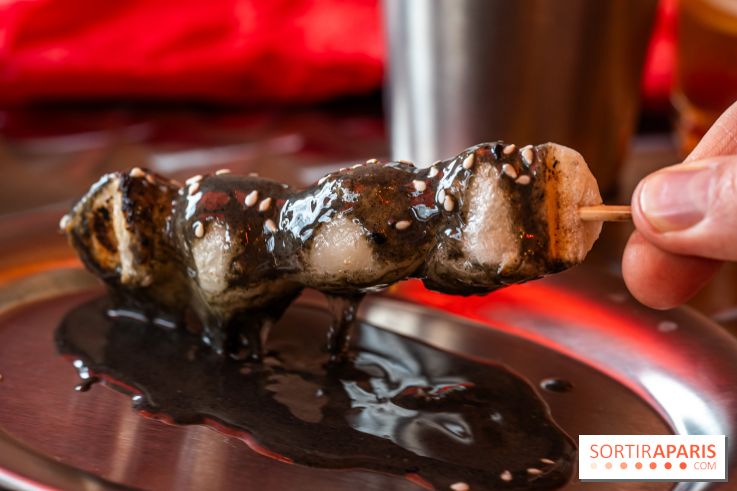 Sekitan, le restaurant street food de brochettes japonaises -  dango sésame noir