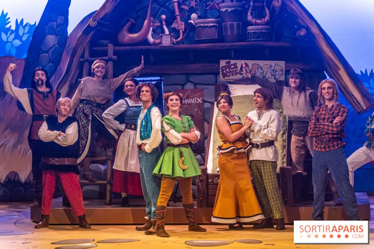 Parc Astérix : inauguration de la Tour Numérobis avec Jamel Debbouze  -  Comédie musicale : C'est du délire