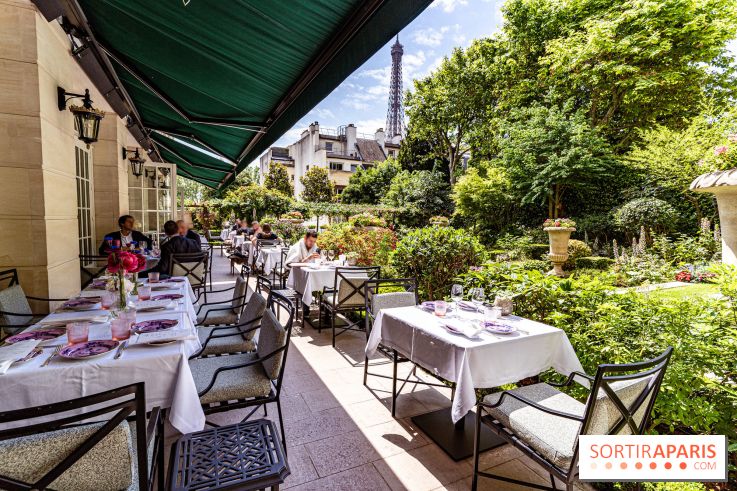 La terrasse jardin Summer de la Bauhinia au Shangri-La Paris