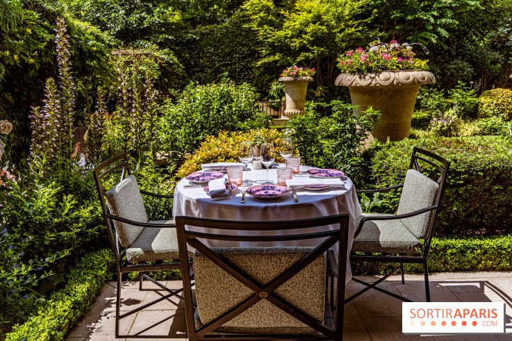 La terrasse jardin Summer de la Bauhinia au Shangri-La Paris