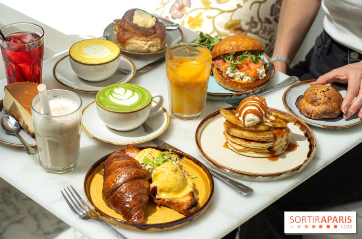 Inform Café, le coffee shop brunch  sur fond de monument historique au Citéco -  table 