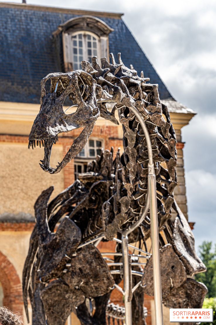 Un dinosaure géant au Château de Dampierre - Jurassique au Château de Dampierre
