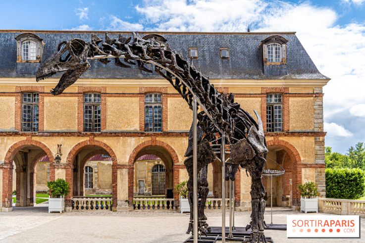 Un dinosaure géant au Château de Dampierre - Jurassique au Château de Dampierre