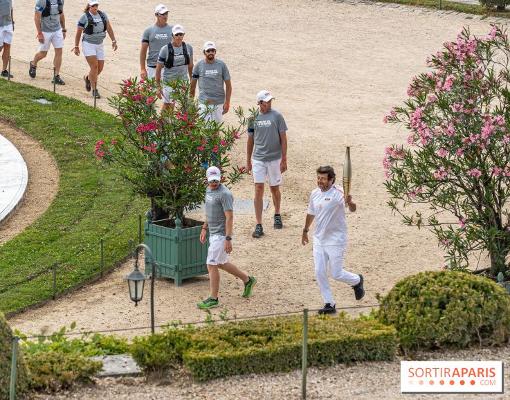 JO Paris 2024 : Les porteurs et relais de la flamme à Versailles -  Patrick Bruel