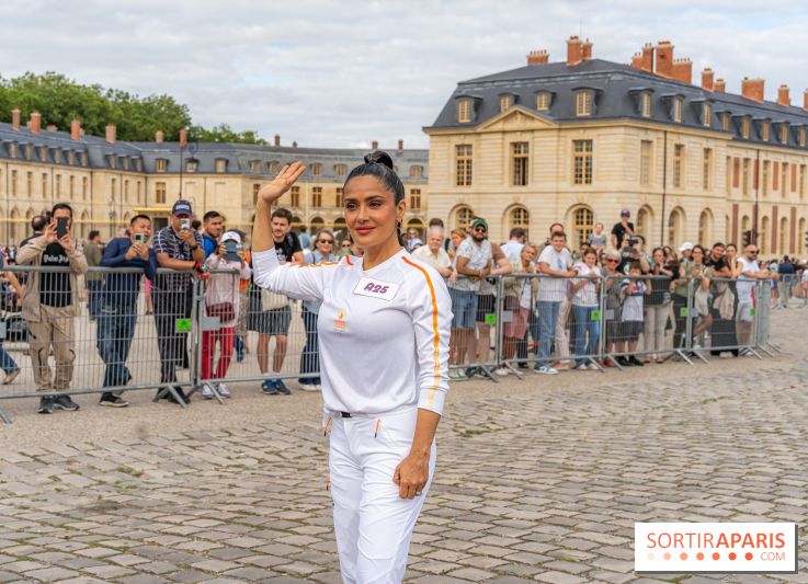 JO Paris 2024 : Les porteurs et relais de la flamme à Versailles -  Salma Hayek