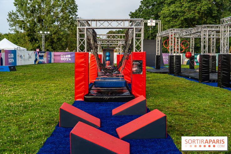 La Fan zone de Saint-Quentin en Yveli!nes, soirée Ofenbach et drones -  A7C0325