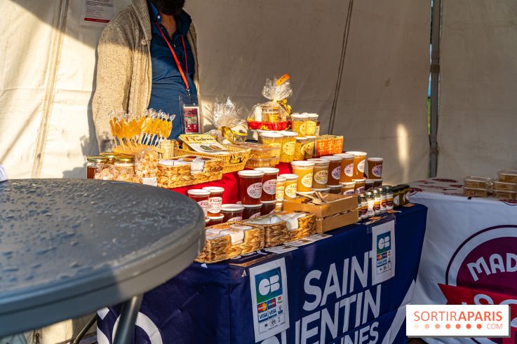 La Fan zone de Saint-Quentin en Yveli!nes, soirée Ofenbach et drones -  A7C0334