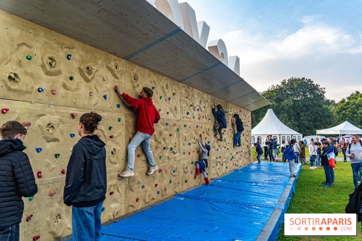 La Fan zone de Saint-Quentin en Yveli!nes, soirée Ofenbach et drones -  A7C0342