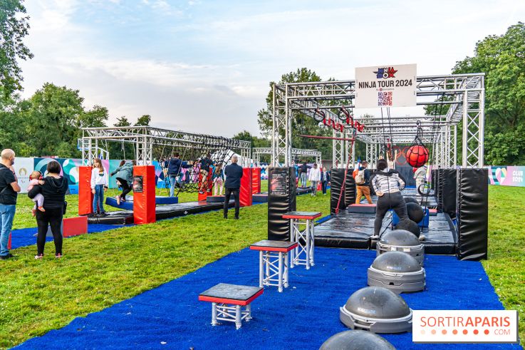 La Fan zone de Saint-Quentin en Yveli!nes, soirée Ofenbach et drones -  A7C0353