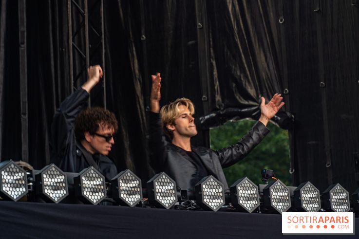 La Fan zone de Saint-Quentin en Yveli!nes, soirée Ofenbach et drones -  A7C0382