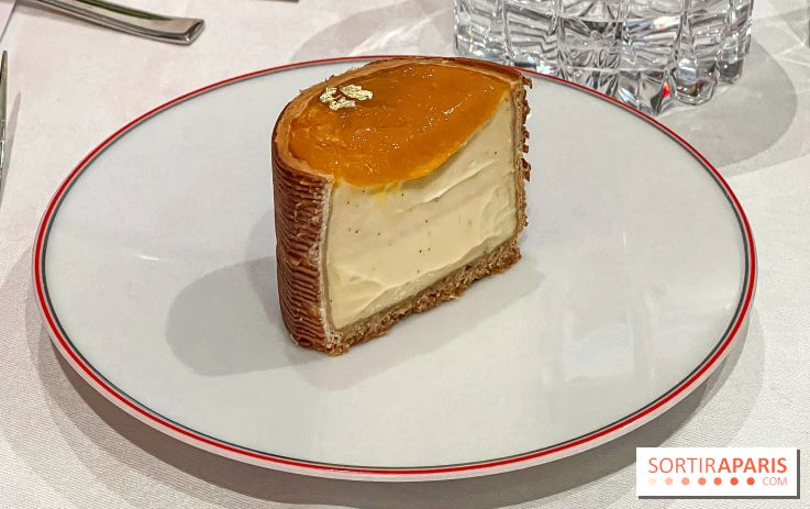 La Bûche de Noël 2024 du Royal Monceau