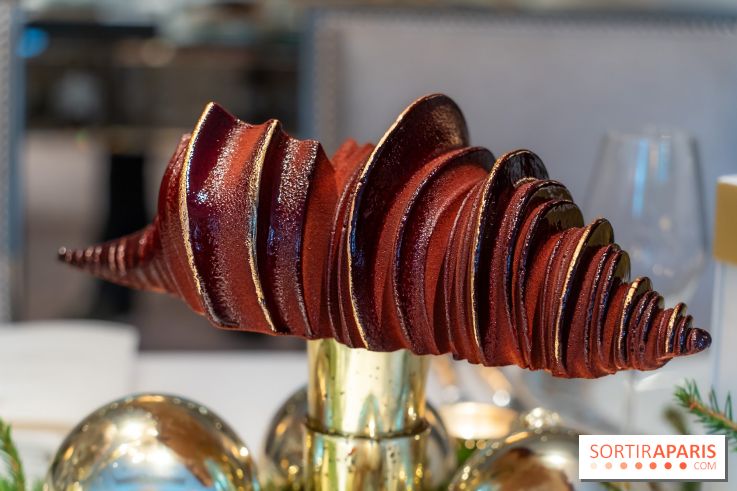 La bûche de Noël Triton du Shangri La Paris 2024 par Maxence Barbot et sa galette des rois 2025 - photos