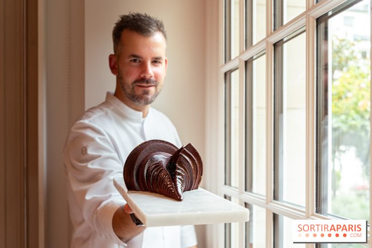 La bûche de Noël Triton du Shangri La Paris 2024 par Maxence Barbot et sa galette des rois 2025 - photos