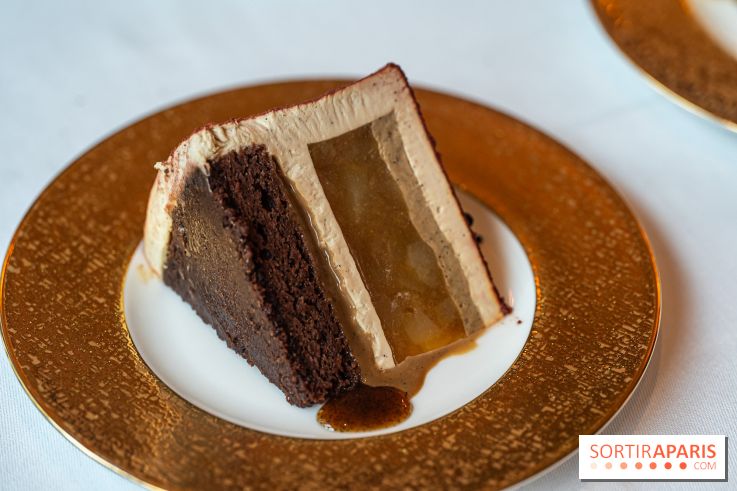 La bûche de Noël Triton du Shangri La Paris 2024 par Maxence Barbot et sa galette des rois 2025 - photos