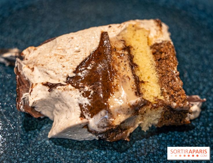 Les bûches de Noël de Jeffrey Cagnes 2024 - photos -  découpe praliné 