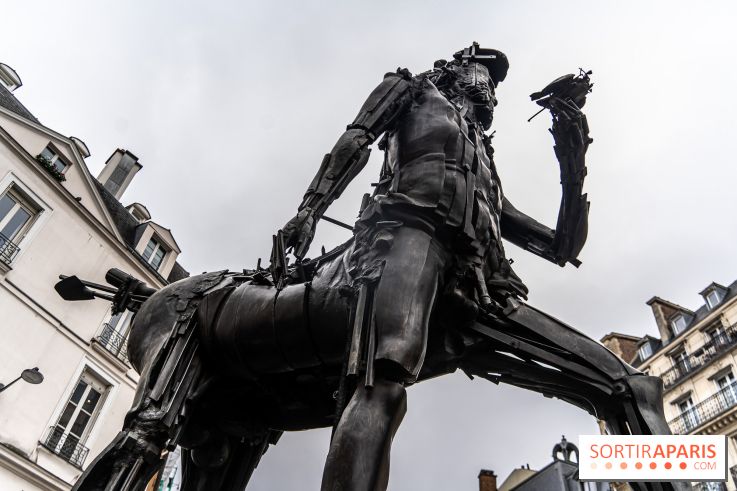 Le Centaure de César à Paris et sa statue de la Liberté miniature -  A7C0239