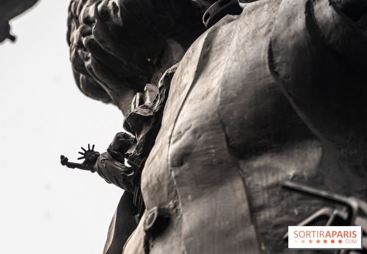 Le Centaure de César à Paris et sa statue de la Liberté miniature -  A7C0244