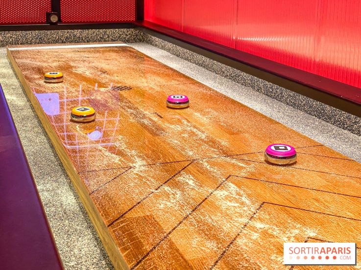 Pucks, l'enseigne de shuffleboard à Poissonnière - IMG 4432