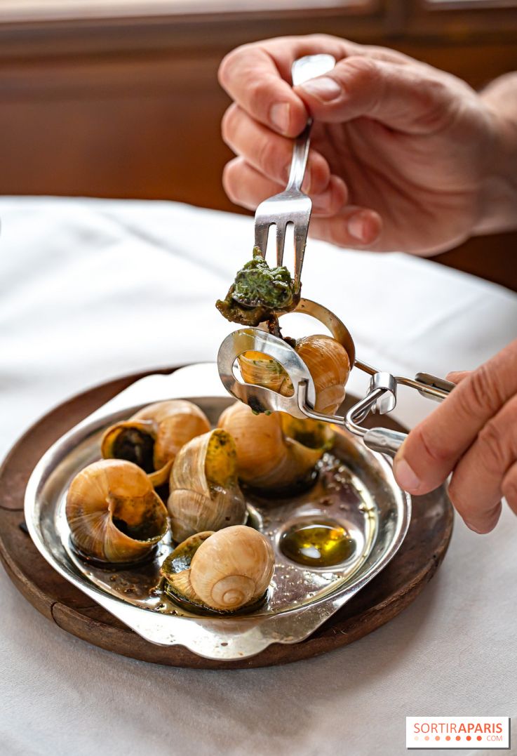 Margaux, le restaurant français typique, face à la Tour Eiffel