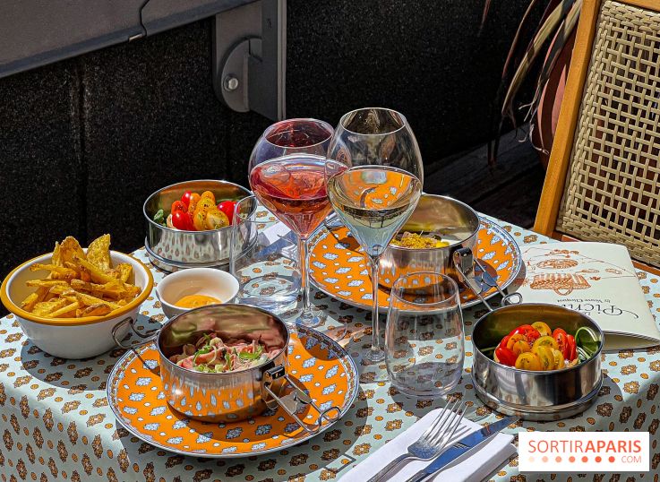 La terrasse estivale du Printemps Haussmann 2025 avec vue sur Paris et la Tour Eiffel - image00041