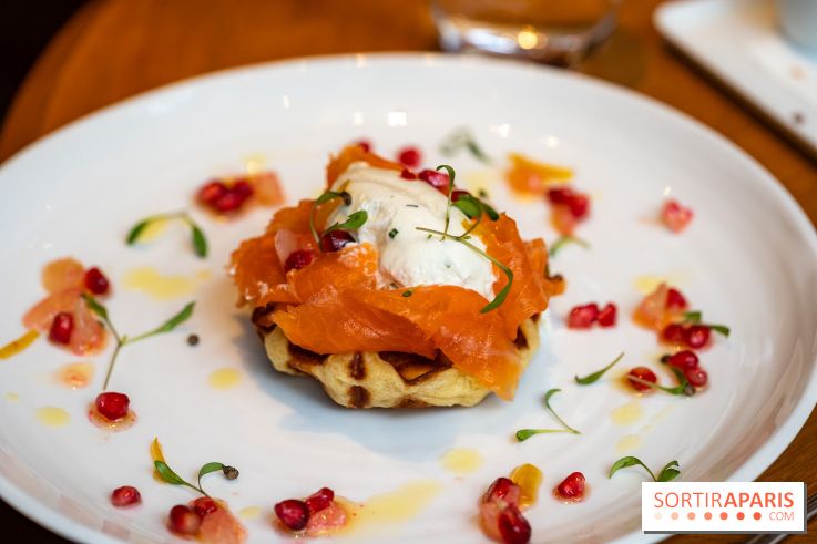 Le brunch de Pierre Hermé à Beaupassage  - Gaufre salée, saumon fumé,   crémeux acidulé, grenade 
