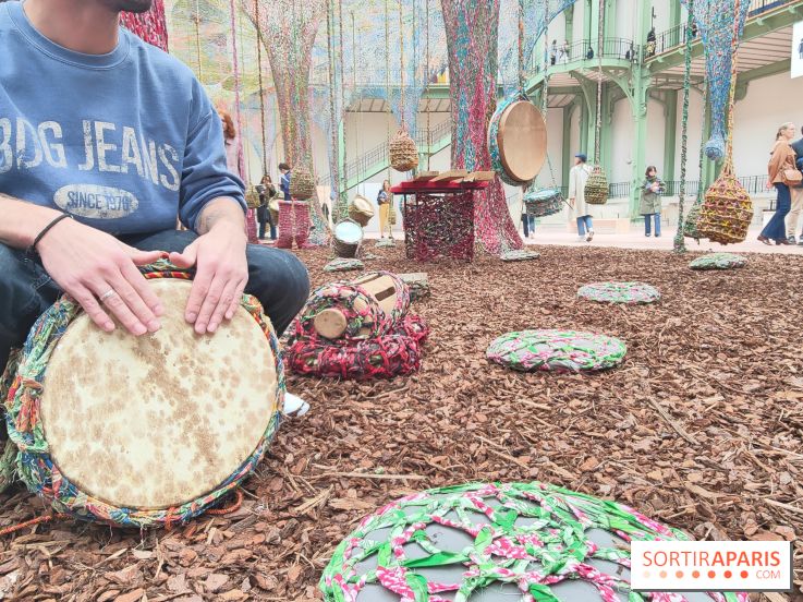 Ernesto Neto tisse une nouvelle installation monumentale gratuite au Grand Palais, nos photos