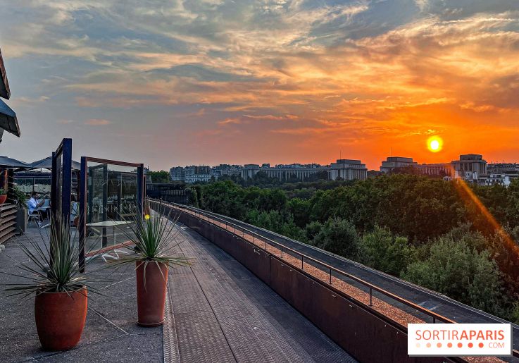 Bar Les Ombres : cocktails & tapas sur le rooftop du Musée du Quai Branly avec vue sur la tour Eiffel - 2