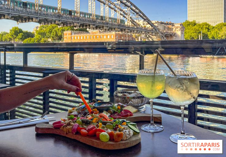 Bar du OFF Paris Seine - 1EE609BB AC9A 48E7 A7C5 32B846D94439