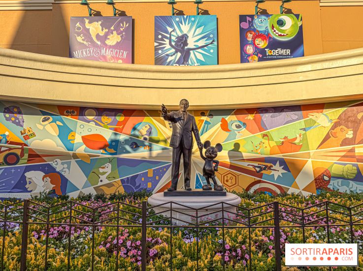 Disney Adventure World - World Premiere Plaza